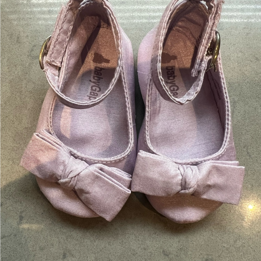 Baby Gap 3-6m soft purple Bow mary Jane